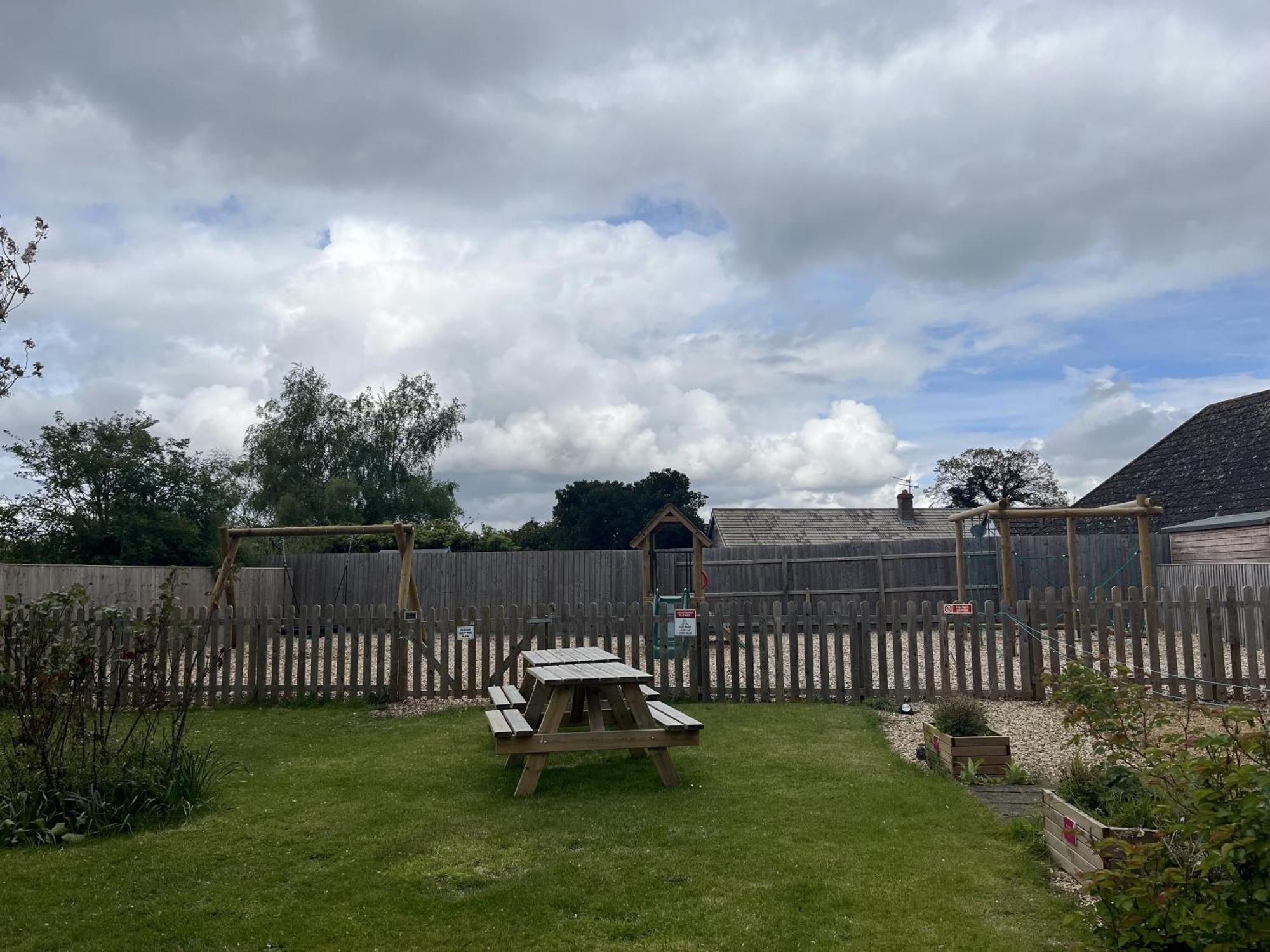 The Crown Inn Gayton  Buitenkant foto