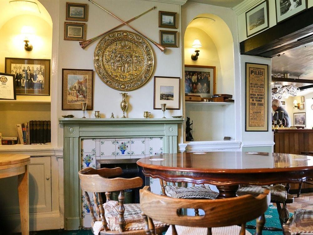 The Crown Inn Gayton  Buitenkant foto