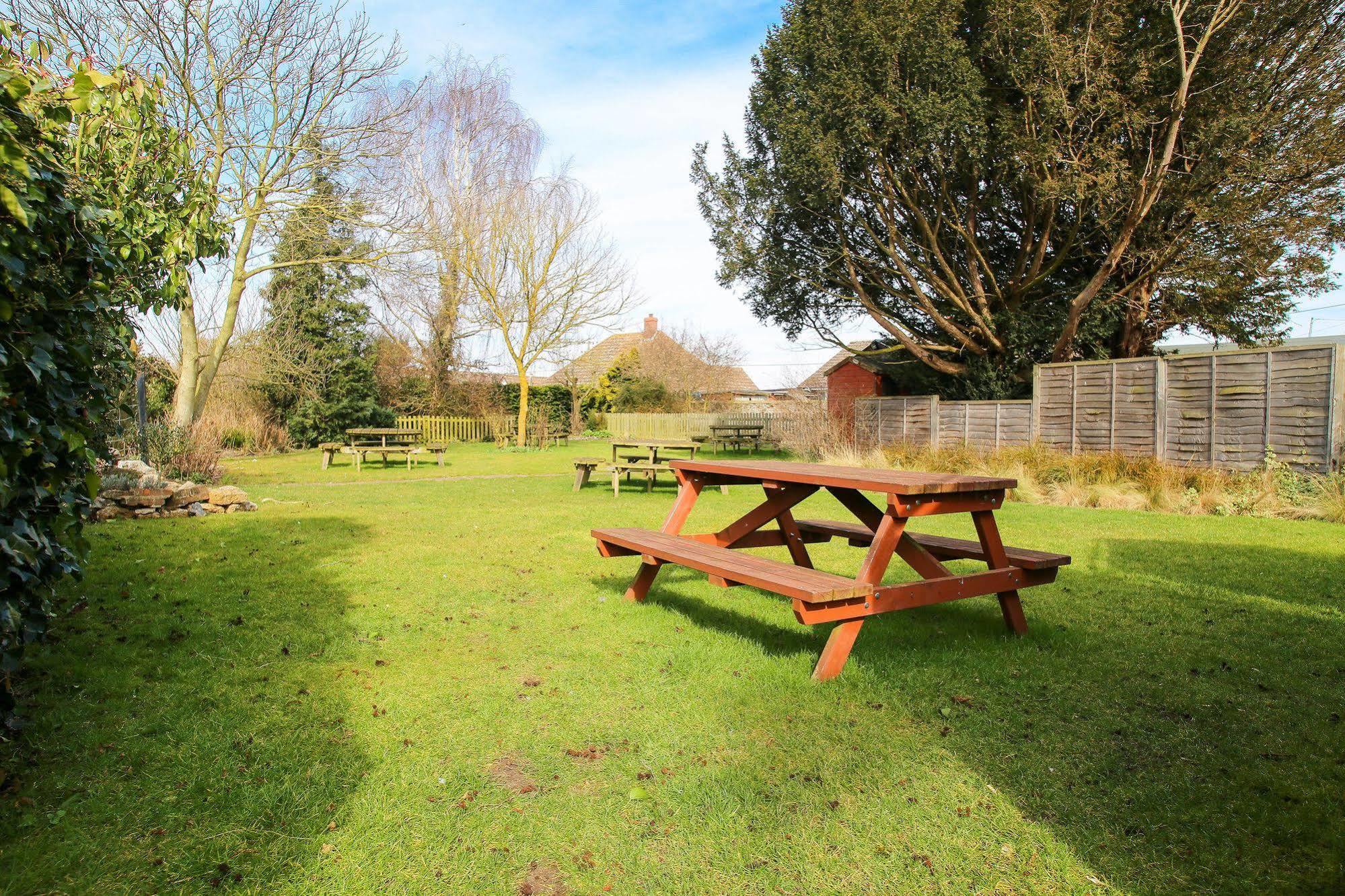 The Crown Inn Gayton  Buitenkant foto