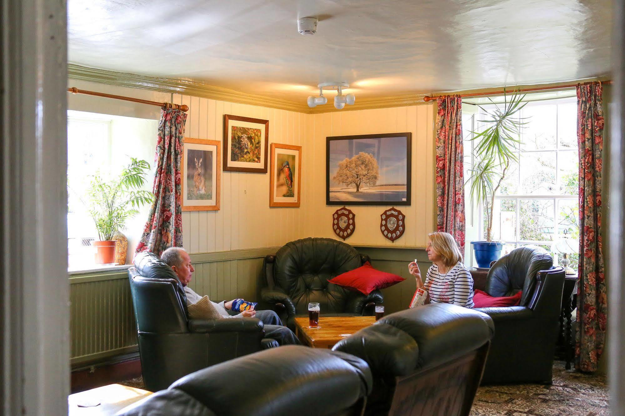 The Crown Inn Gayton  Buitenkant foto
