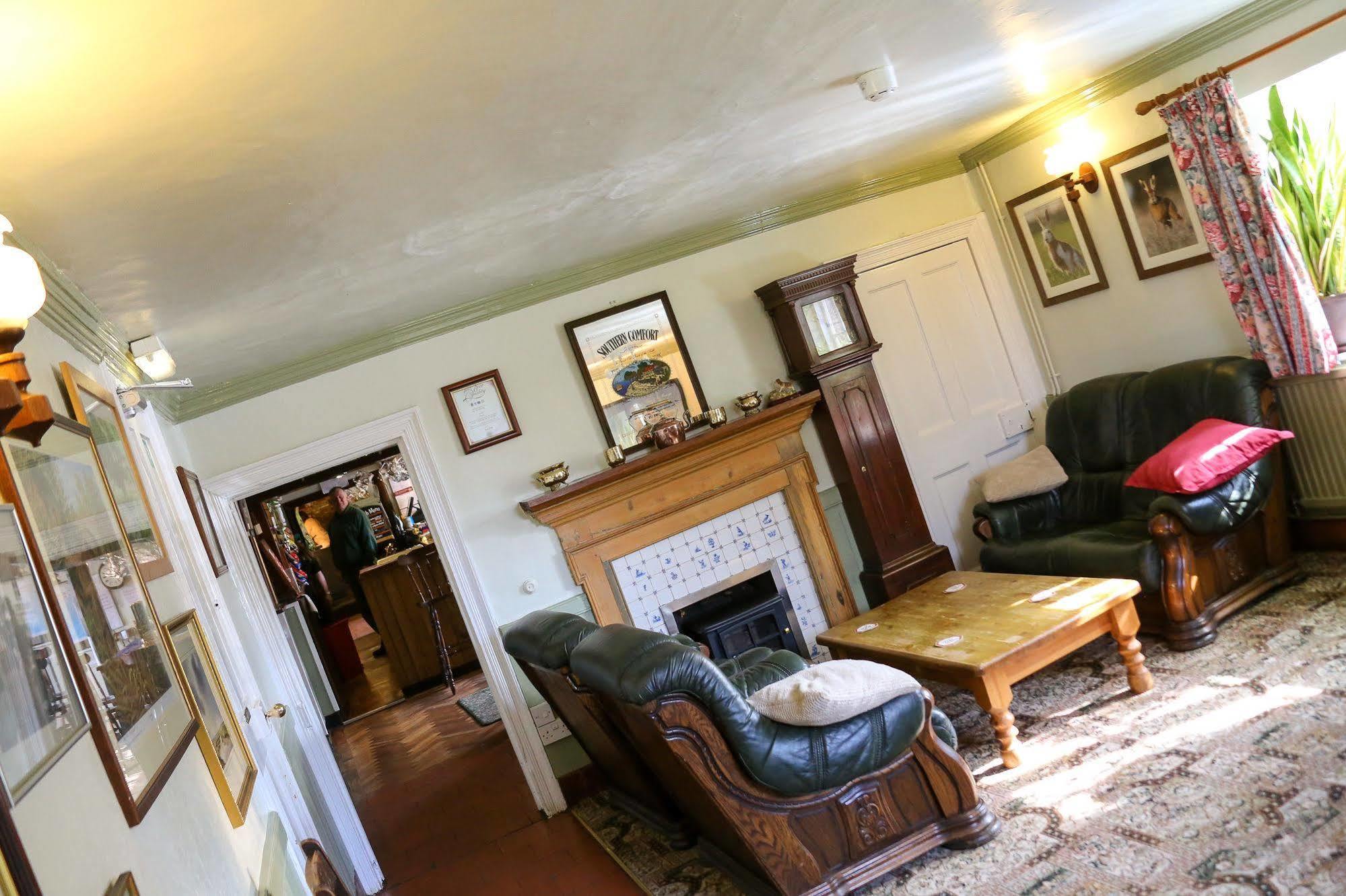 The Crown Inn Gayton  Buitenkant foto