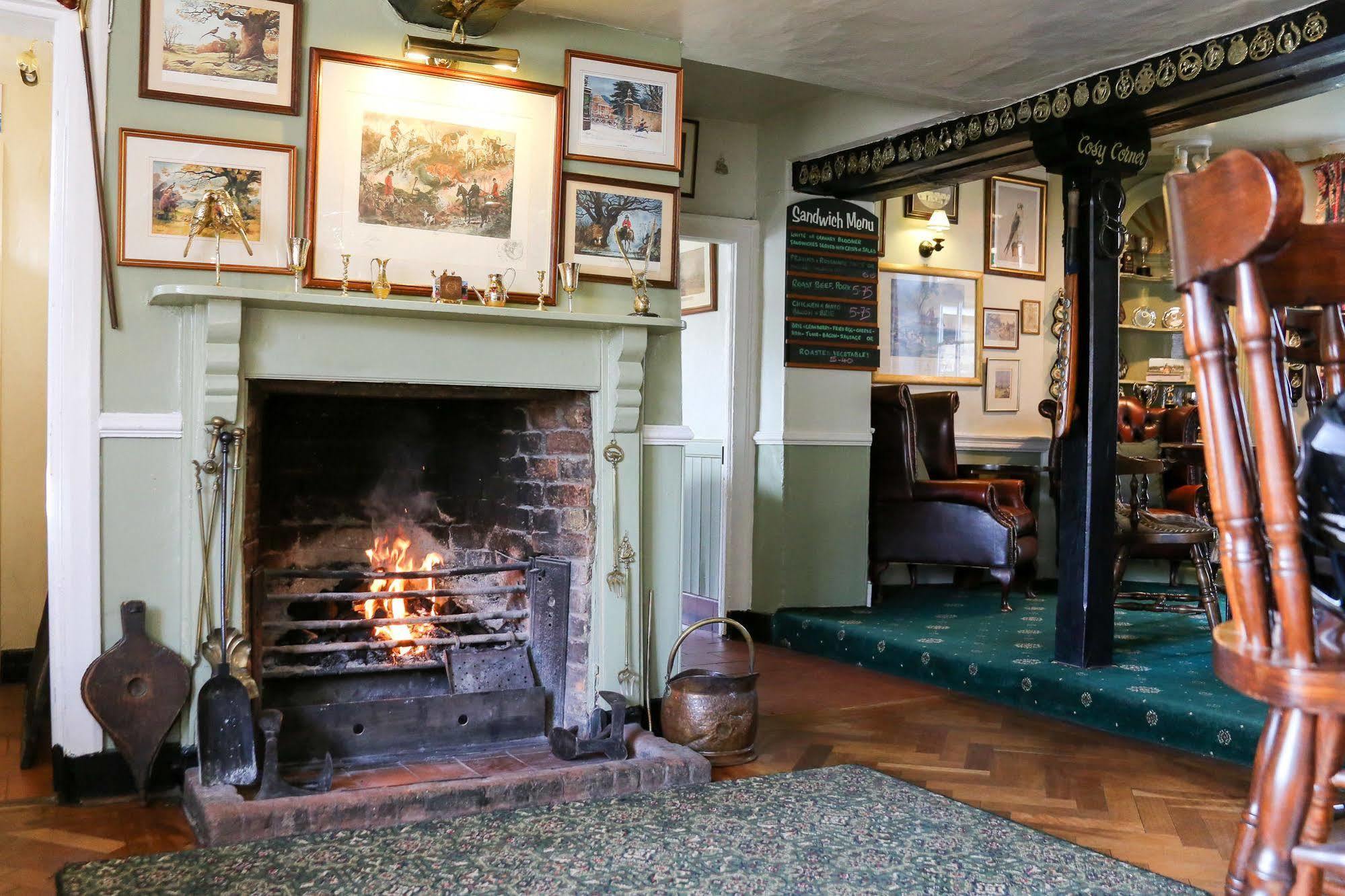 The Crown Inn Gayton  Buitenkant foto