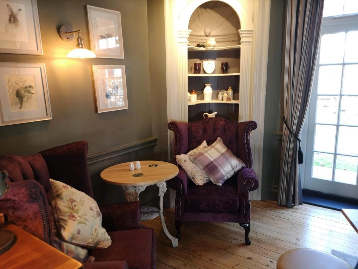 The Crown Inn Gayton  Buitenkant foto