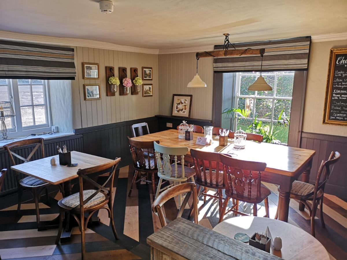 The Crown Inn Gayton  Buitenkant foto