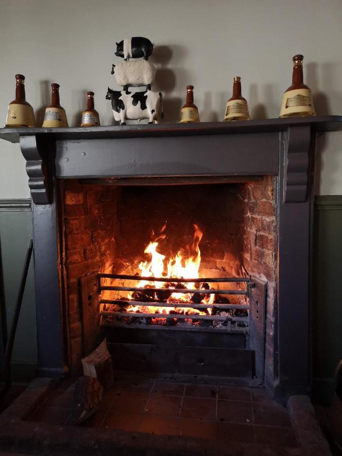 The Crown Inn Gayton  Buitenkant foto